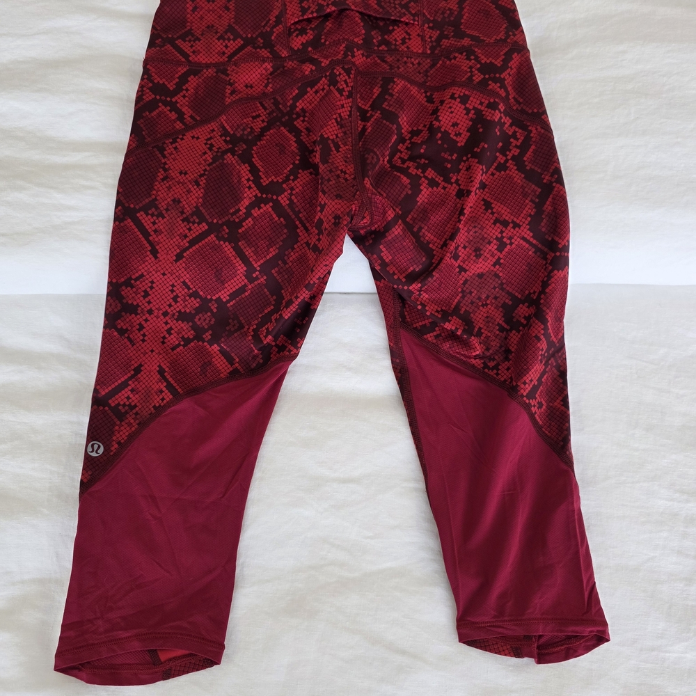 Lululemon Athletica Red, Black, and Green Leggings Set - Picture 12 of 15